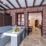 Maison Des Lys - Luxury Hotel